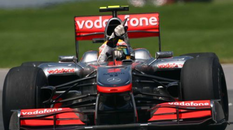 Arī turpmāk "McLaren" formulas rotās "Vodafone" uzraksts
Foto: AFP/Scanpix