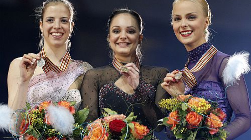Goda pjedestāls sieviešu sacensībās - Karolīna Kostnere, Sāra Maijere un Kīra Korpi
Foto: Reuters/Scanpix