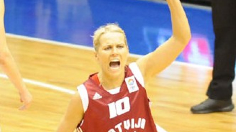 Anete Jēkabsone-Žogota: pirms 11 gadiem rezultatīvākā spēlē ar Luksemburgu.
Foto: Ciamillo-Castoria, www.fibaeurope.com