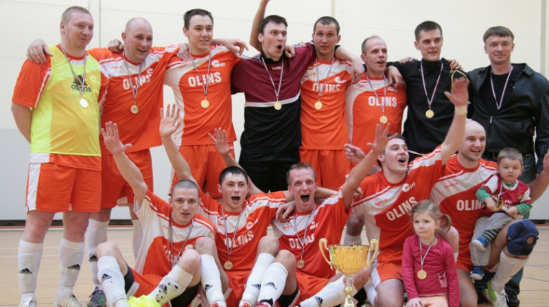 "Olins" - 2011. gada Latvijas Reģionālā telpu futbola
čempionāta uzvarētāja
Foto - V.Sopirins, LFF