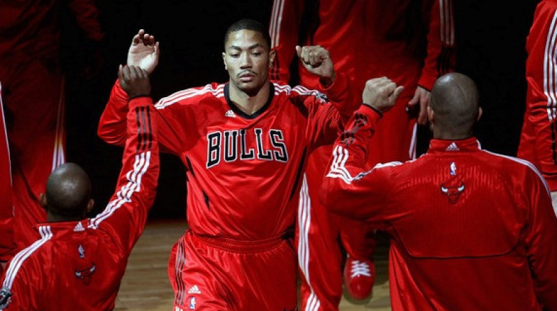 "Bulls" līderis Deriks Rouzs ir Čikāgas sistēmas svarīga skrūve...

Foto: AFP/Scanpix