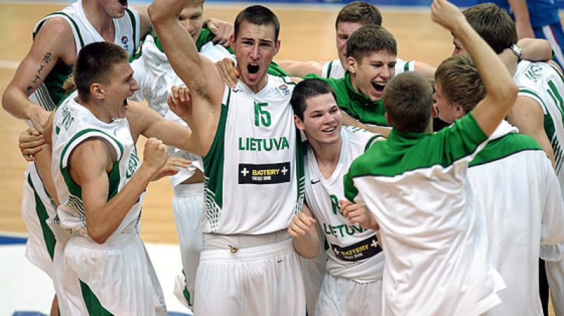 Lietuvas 1992. gadā dzimušo spēlētāju paaudze no 2008. gada starptautiskajās spēlēs izcīnījusi tikai uzvaras
Foto: Irmantas Sidarevičius, www.fibaeurope.com