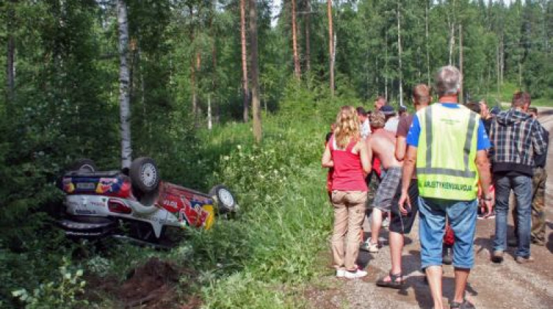 Ožjē automašīna pēc avārijas
Foto: www.harrinkuvat.1g.fi