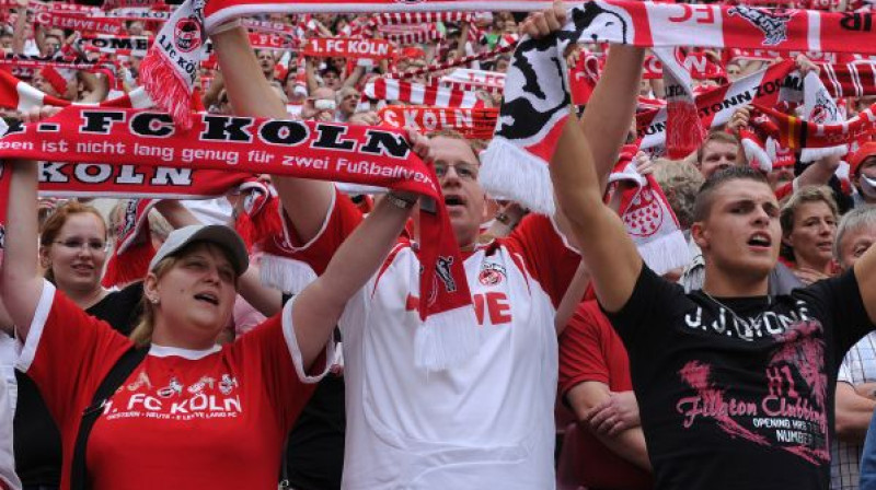 Ķelnes futbola kluba līdzjutēji (Foto: AFP/Scanpix)