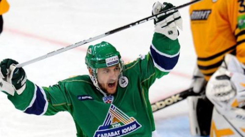 Ufas ''Salavat Yulaev'' sezonu sākusi ar fantastisku trīs vārtu deficīta atspēlēšanu
Foto: KHL