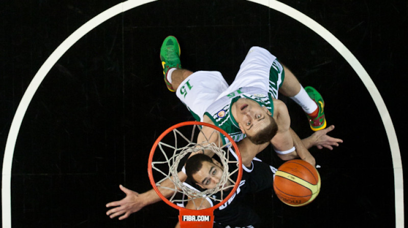 Ceturtdien "Žalgiris" pārtrauca zaudējumu sēriju, trenera Trifunoviča trešajā  spēlē izcīnot pirmo uzvaru
Foto: Mikus Kļaviņš, "VEF Rīga"