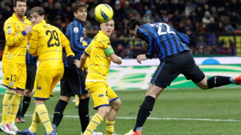 Djēgo Milito sitiens ar galvu, panākot 3:0.
Foto: AP Photo/Scanpix