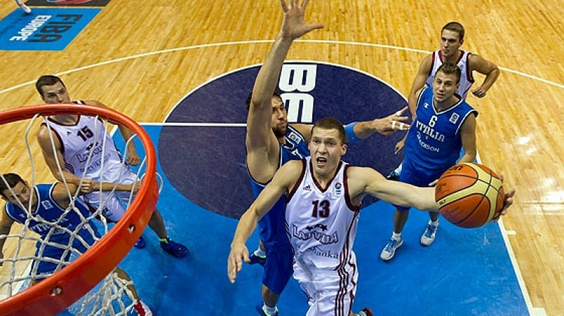 Jānis Strēlnieks: 18 punktu Latvijas valstsvienības izbraukuma spēlē Bosnijā.
Foto: Castoria/Metlas, www.fibaeurope.com