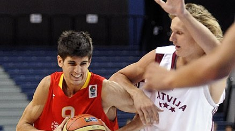 Alehandro Barera un Jānis Timma aci pret aci tikās pirms diviem gadiem Viļņā un tiksies arī šovakar Domžalē 
Foto: FIBA Europe