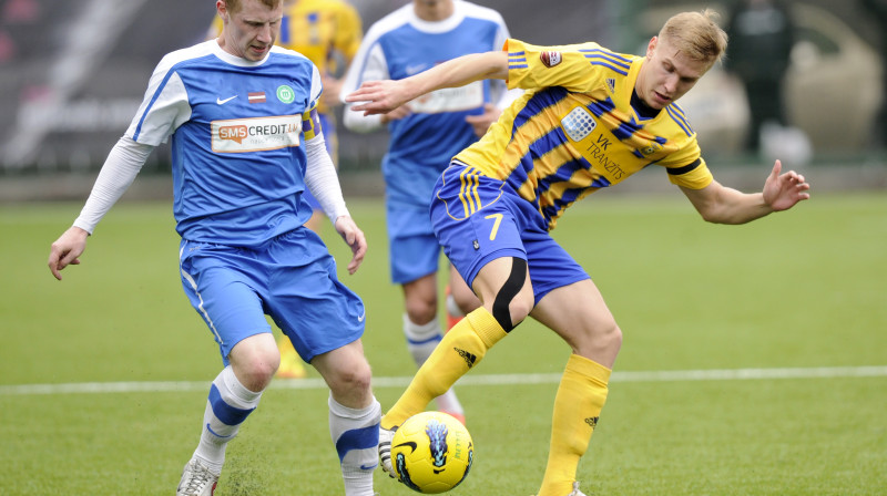 Čempionvienība FK "Ventspils" palikusi tikai viena no trijām komandām virslīgā, kam debitante FS METTA/LU šosezon pagaidām vēl nav spējusi atņemt punktus. Foto: Romāns Kokšarovs, SA