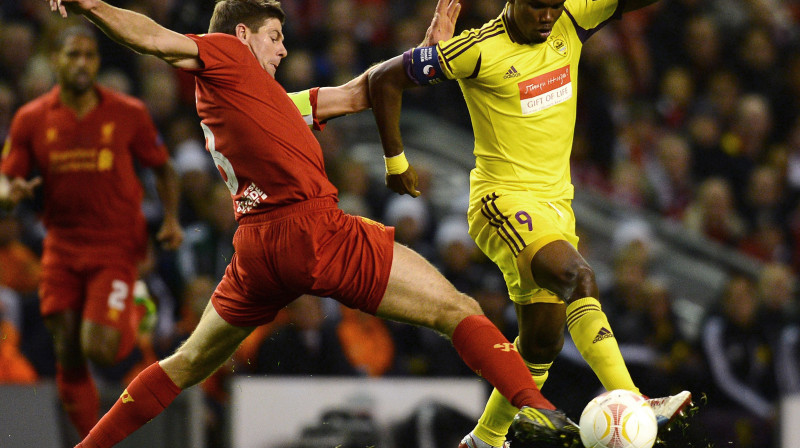 Stīvens Džerards un Samuels Eto'o
Foto: AFP/Scanpix