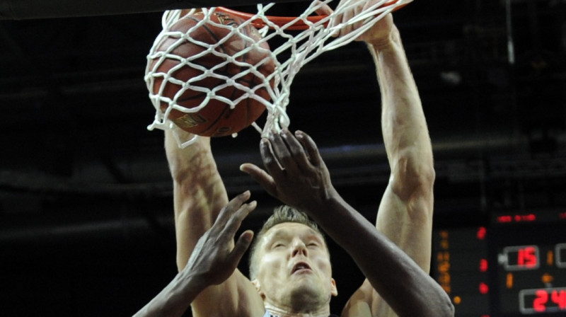 Kaspars Bērziņš: Cēsu grozs neizturēja...
Foto: Romāns Kokšarovs, "Sporta Avīze", f64