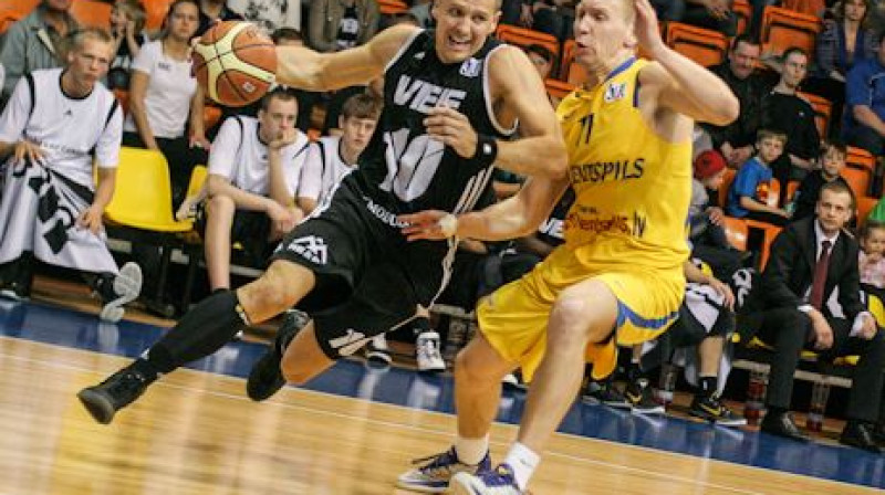 Sandis Valters un VEF Rīga: šoreiz laukumā kā pretinieki.
Foto: vefriga.com