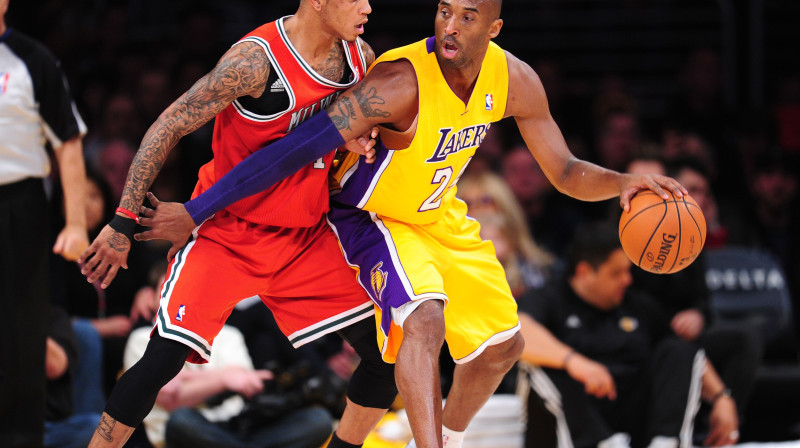 Monta Eliss aizsardzībā pret Kobe Braientu
Foto: AFP