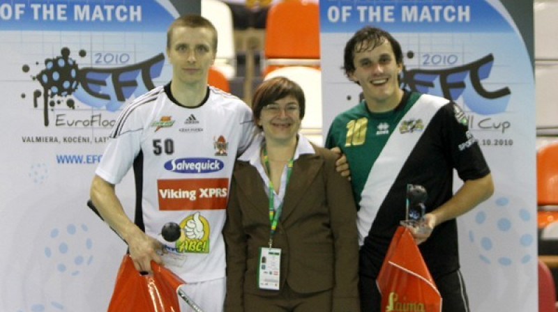 SSV spēlētājs Tero Tītu (no kreisās) un Atis Blinds (RTU) - labākie savās komandās Čempionu kausa spēlē.
Foto: Ritvars Raits