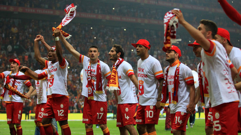 "Galatasaray" futbolisti atzīmē 19.triumfu Turcijas čempionātā
Foto: AFP/Scanpix