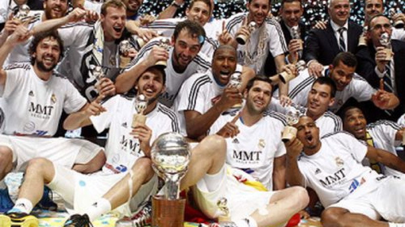 Madrides "Real" ar Spānijas čempiones kausu
Foto: acb.com