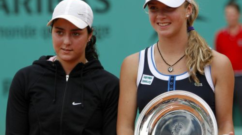 2010. gada "French Open" junioru turnīra finālistes Onsa Žabēra un Eļina Svitoļina. Abas šonedēļ spēlē Baku WTA turnīrā
Foto: AP/Scanpix