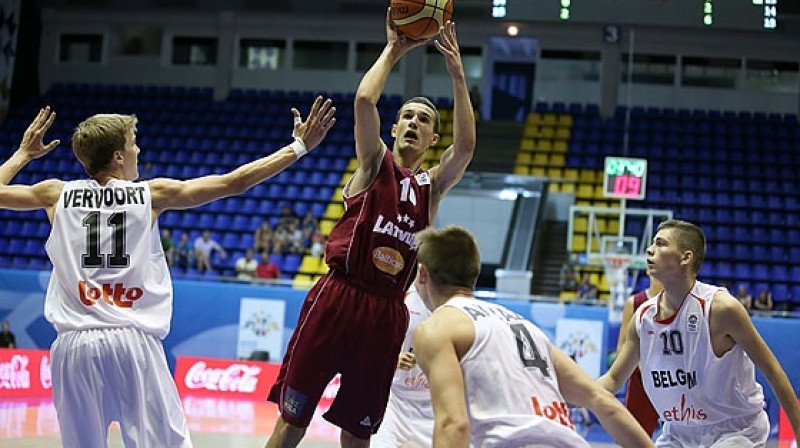 Džeiks Krūmiņš spēlē pret Beļģiju
Foto: www.fibaeurope.com