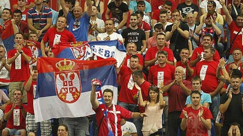 Serbijas faniem ir vairāk iemeslu priecāties, jo viņu mīluļi izcīnījuši divas uzvaras
Foto: www.fibaeurope.com