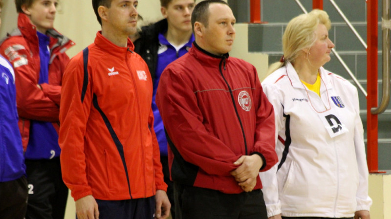 Latvijas U18 izlases treneri Ivars Serafimovičs (pa kreisi) un Andrejs Narnickis
Foto: Laura Grišāne