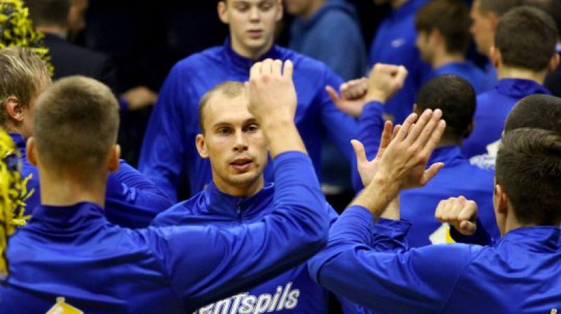 Ventspilniekiem klāt sezonas pirmā FIBA Izaicinājuma kausa spēle savu līdzjutēju priekšā.
Foto: Ģirts Staris, ventasbalss.lv