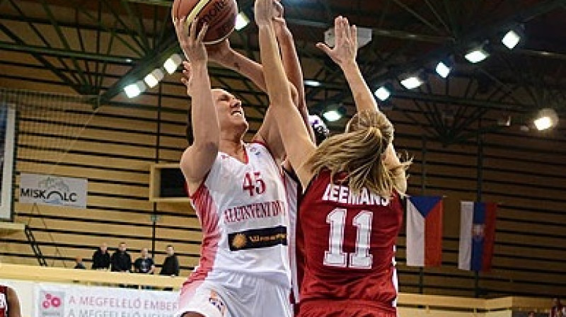 Liene Jansone (#45) ir viena no Miškolcas kluba līderēm
Foto: www.melbasket.eu