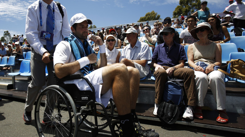 Braiens Beikers šogad Melburnas kortus pameta ratiņkrēslā. Nākamgad Melburnā amerikānis nespēlēs
Foto: Reuters/Scanpix