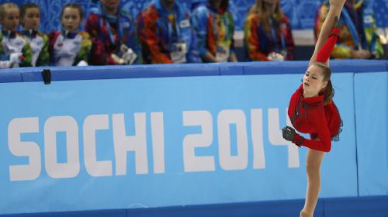 Jūlija Lipnitskaja kļuvusi par visu laiku jaunāko Krievijas olimpisko čempioni
Foto:AFP/Scanpix