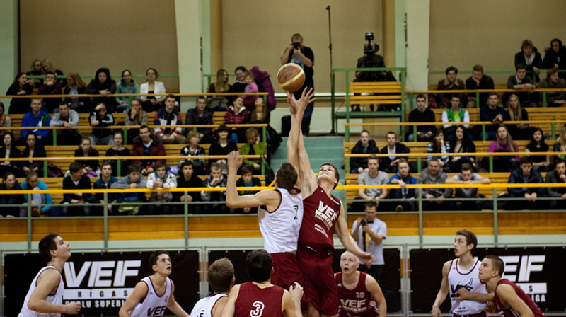 Ceturtdien Daugavas sporta namā notiks VEF Skolu superlīgas finālspēles.
Foto: Renārs Koris