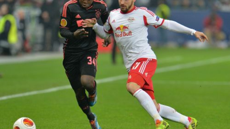 "Ajax" un "Red Bull" divcīņa izvērtās samērā vienpusīga - divu spēļu summā Austrijas klubs uzvarēja ar 6:1
Foto:AP/Scanpix