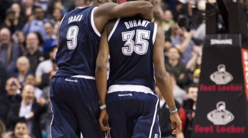 Serdžs Ibaka un Kevins Durents
Foto:AP/Scanpix