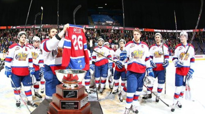 "Oil Kings" pēc triumfa konferencē piemin pagājušajā gadā mirušo Kristiānu Pelšu
Foto: whl.ca