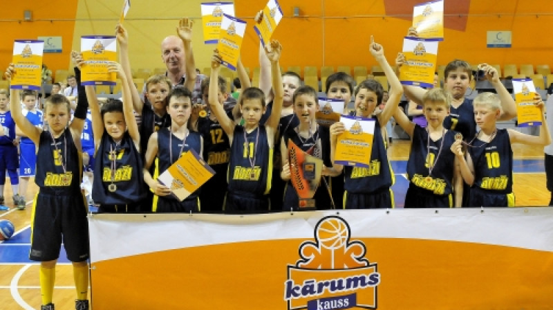 Ādažu basketbolisti - Kārums kausa ieguvēji U11 grupā.
Foto: Romualds Vambuts