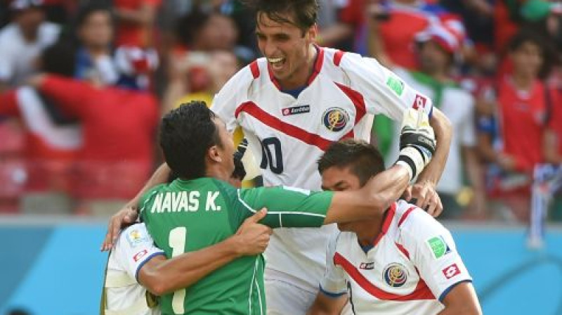 Kostarikas futbolisti izbauda uzvaras garšu
Foto:AFP/Scanpix