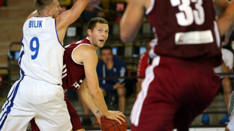 Jānis Strēlnieks mačā pret slovākiem
Foto: basket.sk