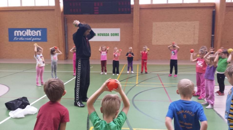 Inčukalna sporta kompleksā treniņus vada Dmitrijs Bražņikovs
Foto: incukalns.lv