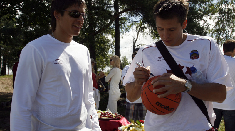 Kristaps un Sandis Valteri 
Foto: Romāns Kokšarovs, Sporta Avīze, f64