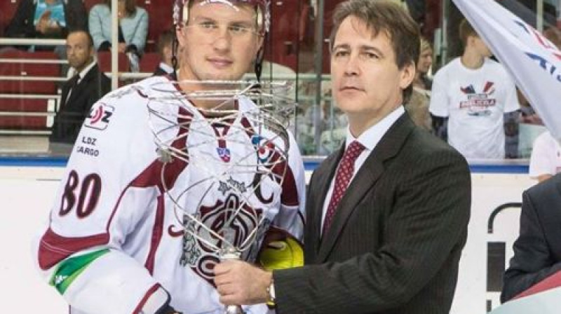 Georgijs Pujacs saņem Latvijas Dzelzceļa kausu par otro vietu
Foto: Raimonds Volonts, Dinamo Rīga