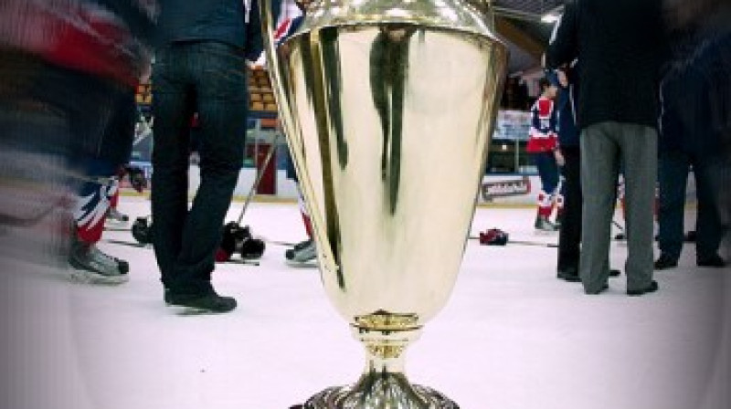 2015. gada Latvijas Virslīgas hokeja čempionāta uzvarētāja saņems balvā čempiona kausu un 40 000 eiro.
Foto: Aigars Prūsis.