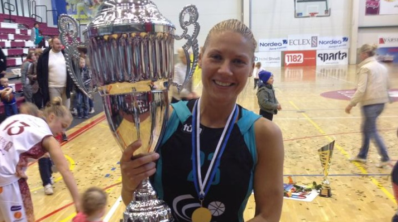 Laura Audere ar Igaunijas čempionu kausu
Foto: Argo Luigas