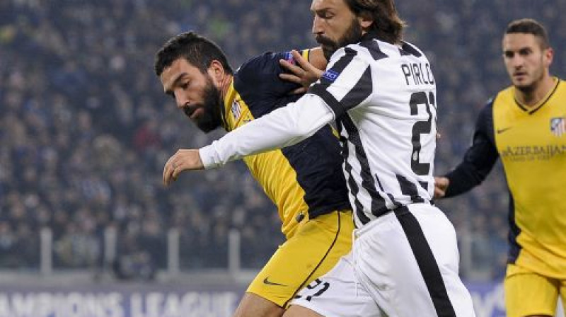 Divu kārtīgu bārdaiņu - Ardas Turana un Andrea Pirlo - cīņā šoreiz neizšķirts
Foto: LaPresse/Scanpix