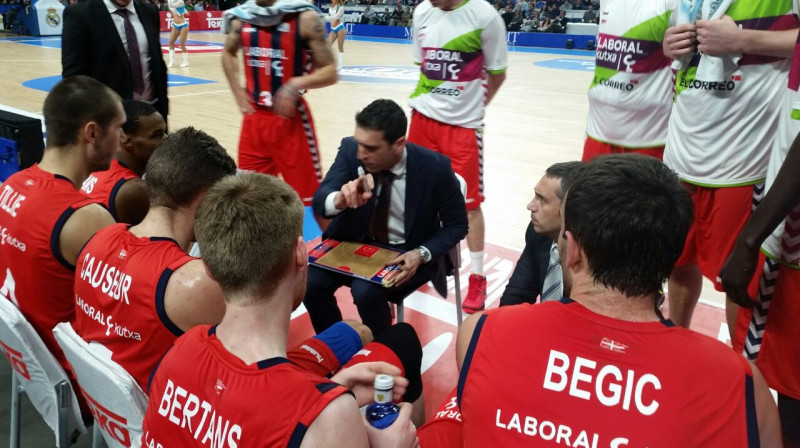 Ivons Navarro un "Baskonia" spēlētāji
Foto: baskonia.com