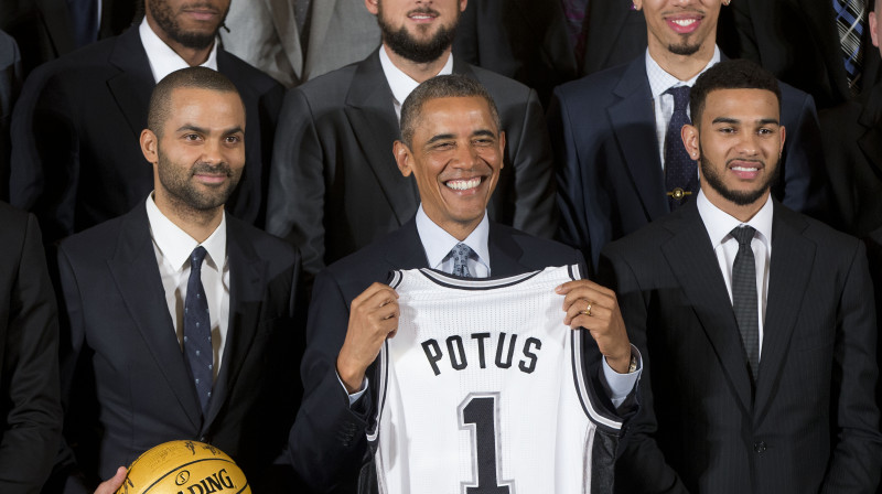 Baraks Obama un "Spurs" basketbolisti (POTUS - President of the United States)
Foto: AP/Scanpix