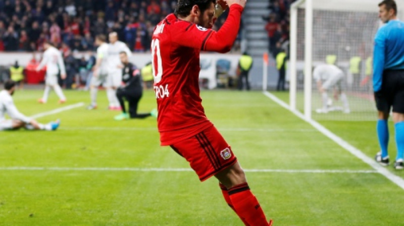 Hakans Čalhanoglu šādi atzīmēja savus vārtus
Foto: AP/Scanpix