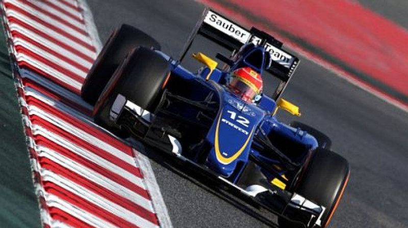 Pie "Sauber" formulas stūres Felipe Nasrs
Foto: Sauber