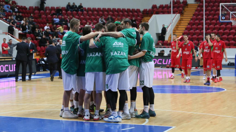 Rolands Freimanis (pirmais no kreisās) un "Unics" 
Foto: unics.ru