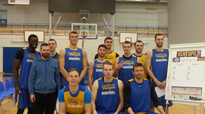 Ventspils vispārizglītojošo skolu basketbola komandu galvenie treneri un viņu asistenti - BK "Ventspils" spēlētāji. "Basketvīruss" Ventspilī ir sācies! 
foto:bkventspils.lv