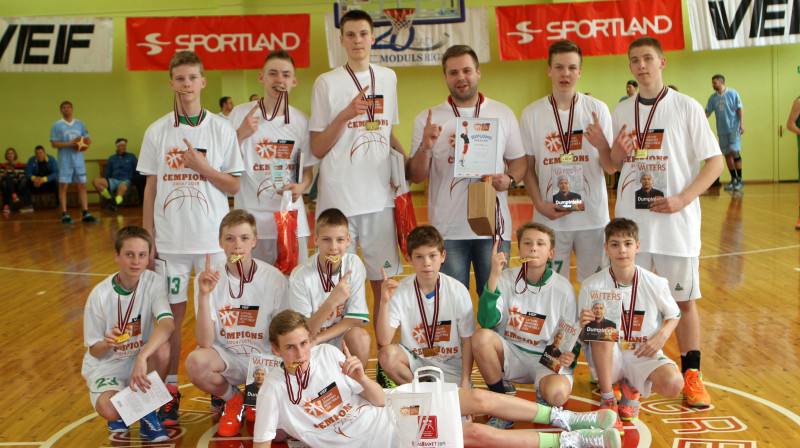 Valmieras komanda - VEF LJBL čempione Sportland U15 grupā.
Foto: Ritvars Raits