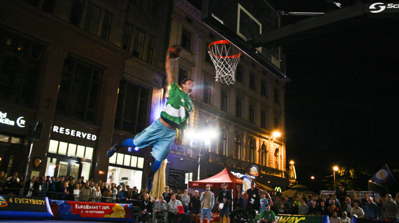 Endrū Šmita lidojums "Subway slam dunk" konkursa fināla izšķirošajā kārtā.
Foto: Kristaps Vucens